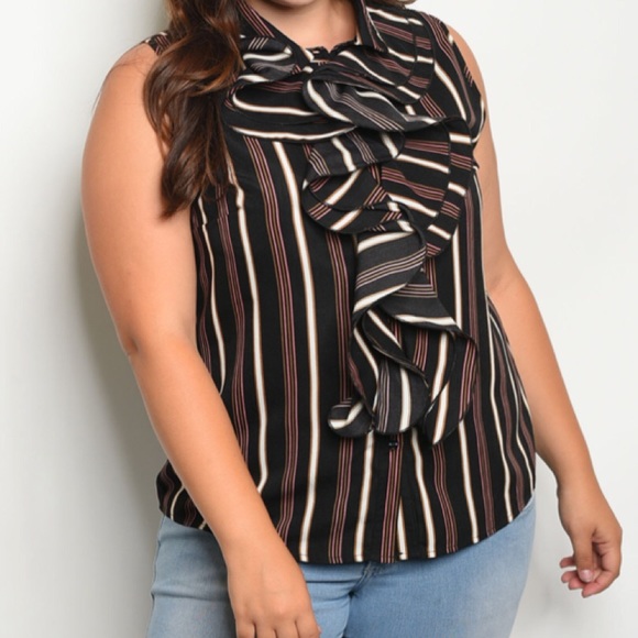 🌟 Plus Size Ruffle Front Top - Picture 3 of 11
